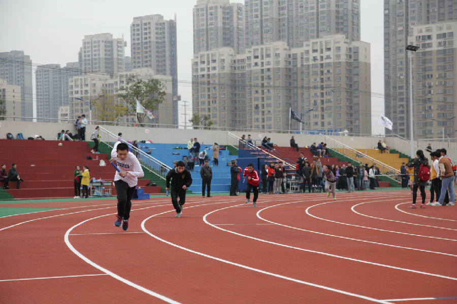 同欣橡膠跑道助力銅陵一中西湖校區(qū)第55屆田徑運(yùn)動(dòng)會(huì)